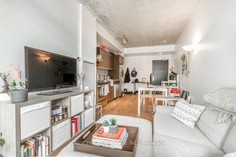 Photo 13 at 402 - 650 King Street W, Waterfront Communities C1, Toronto