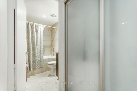 Photo 17 at 402 - 650 King Street W, Waterfront Communities C1, Toronto
