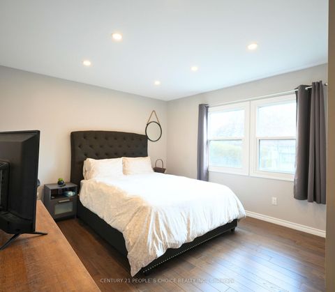 Photo 3 at 150 Spears Street, Smythe, Toronto