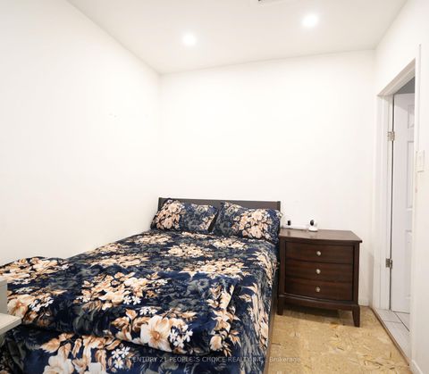 Photo 4 at 150 Spears Street, Smythe, Toronto