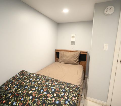 Photo 8 at 150 Spears Street, Smythe, Toronto
