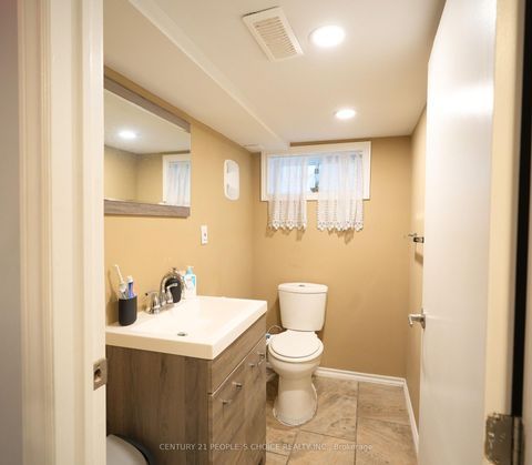Photo 10 at 150 Spears Street, Smythe, Toronto