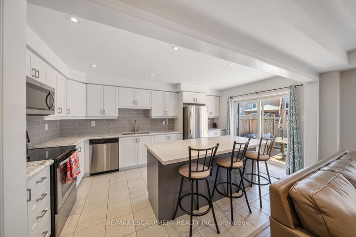 Photo 12 at 44 - 22 Spring Creek Drive, Waterdown, Hamilton