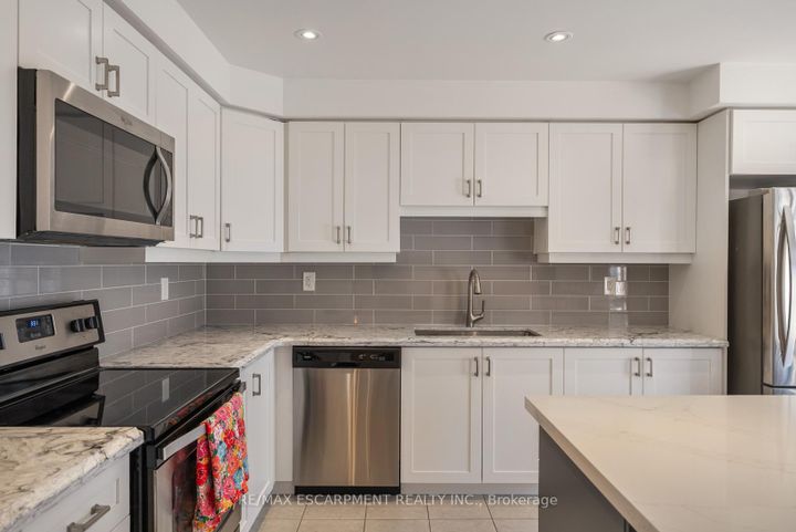 Photo 13 at 44 - 22 Spring Creek Drive, Waterdown, Hamilton