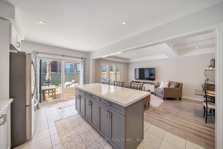 Photo 14 at 44 - 22 Spring Creek Drive, Waterdown, Hamilton