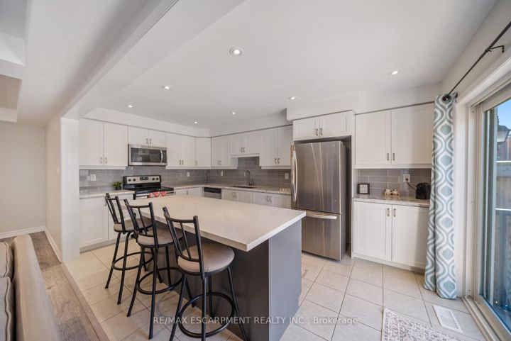 Photo 15 at 44 - 22 Spring Creek Drive, Waterdown, Hamilton