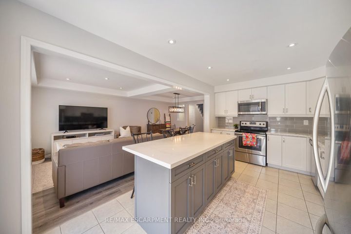 Photo 16 at 44 - 22 Spring Creek Drive, Waterdown, Hamilton