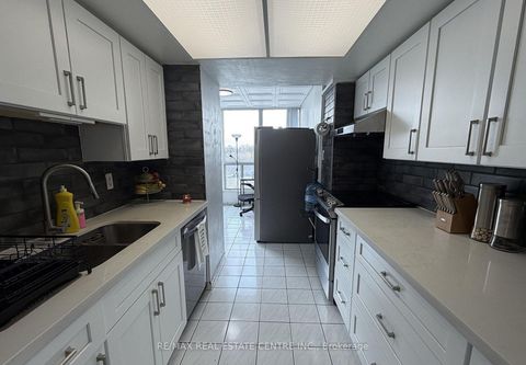 Photo 4 at 510 - 3 Rowntree Road, Jamestown, Toronto