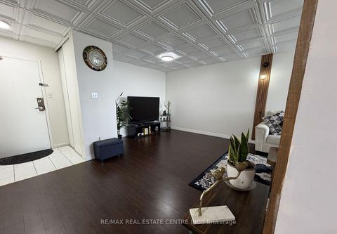 Photo 8 at 510 - 3 Rowntree Road, Jamestown, Toronto