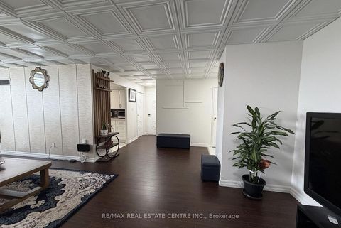 Photo 10 at 510 - 3 Rowntree Road, Jamestown, Toronto