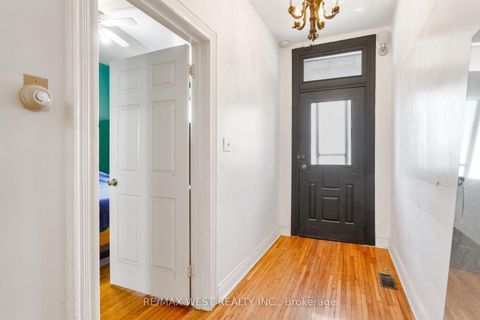 Photo 3 at 39 Noble Street, Roncesvalles, Toronto