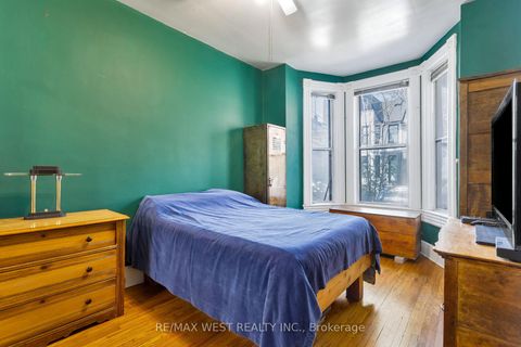 Photo 4 at 39 Noble Street, Roncesvalles, Toronto