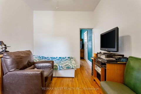 Photo 7 at 39 Noble Street, Roncesvalles, Toronto