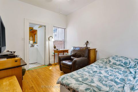 Photo 8 at 39 Noble Street, Roncesvalles, Toronto