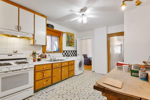 Photo 9 at 39 Noble Street, Roncesvalles, Toronto