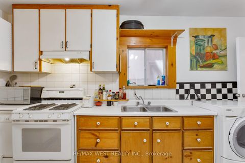 Photo 11 at 39 Noble Street, Roncesvalles, Toronto