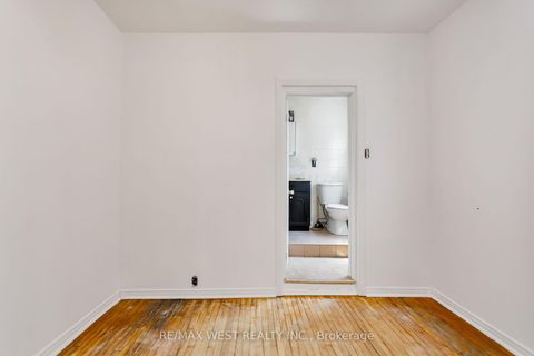 Photo 13 at 39 Noble Street, Roncesvalles, Toronto