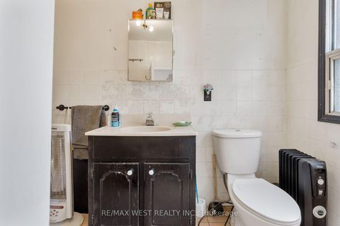 Photo 14 at 39 Noble Street, Roncesvalles, Toronto