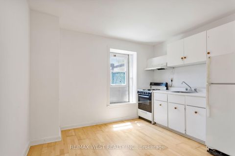 Photo 22 at 39 Noble Street, Roncesvalles, Toronto
