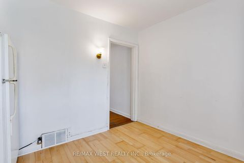 Photo 23 at 39 Noble Street, Roncesvalles, Toronto