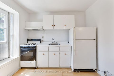 Photo 24 at 39 Noble Street, Roncesvalles, Toronto