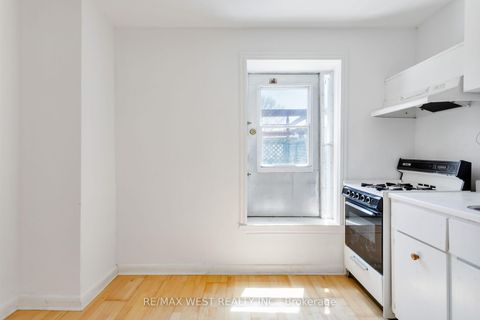 Photo 25 at 39 Noble Street, Roncesvalles, Toronto