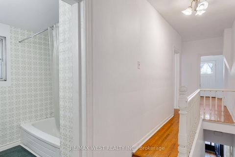 Photo 27 at 39 Noble Street, Roncesvalles, Toronto