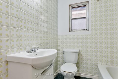 Photo 28 at 39 Noble Street, Roncesvalles, Toronto