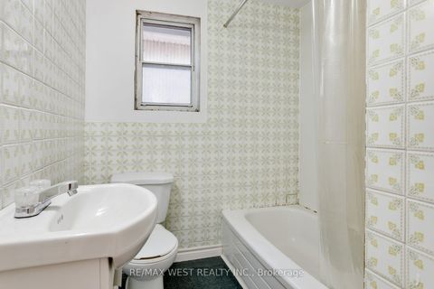 Photo 29 at 39 Noble Street, Roncesvalles, Toronto