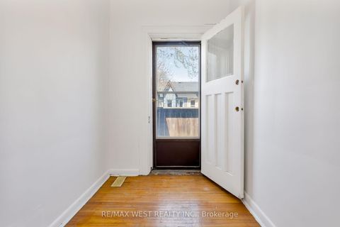 Photo 40 at 39 Noble Street, Roncesvalles, Toronto
