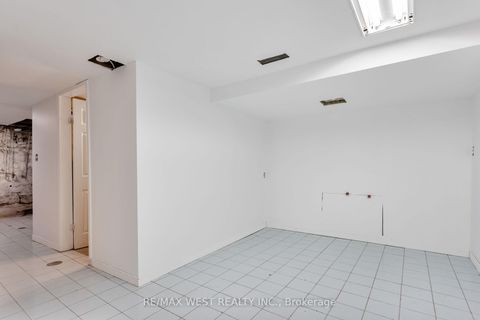 Photo 49 at 39 Noble Street, Roncesvalles, Toronto