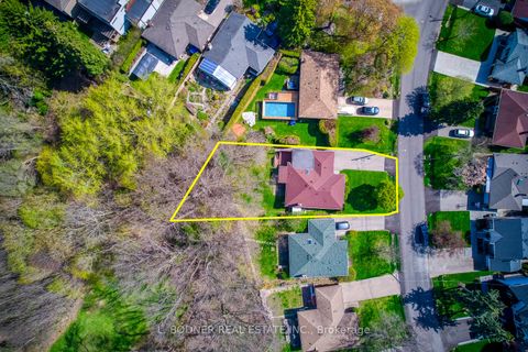 Photo 4 at 84 Ravenscrest Drive, Rosethorn, Toronto