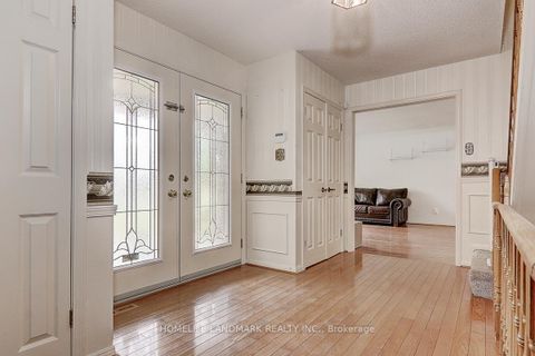 Photo 4 at 99 Burndean Court, Westbrook, Richmond Hill