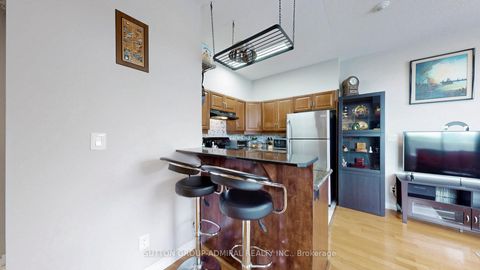 Photo 11 at 707 - 4200 Bathurst Street, Clanton Park, Toronto