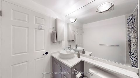 Photo 16 at 707 - 4200 Bathurst Street, Clanton Park, Toronto