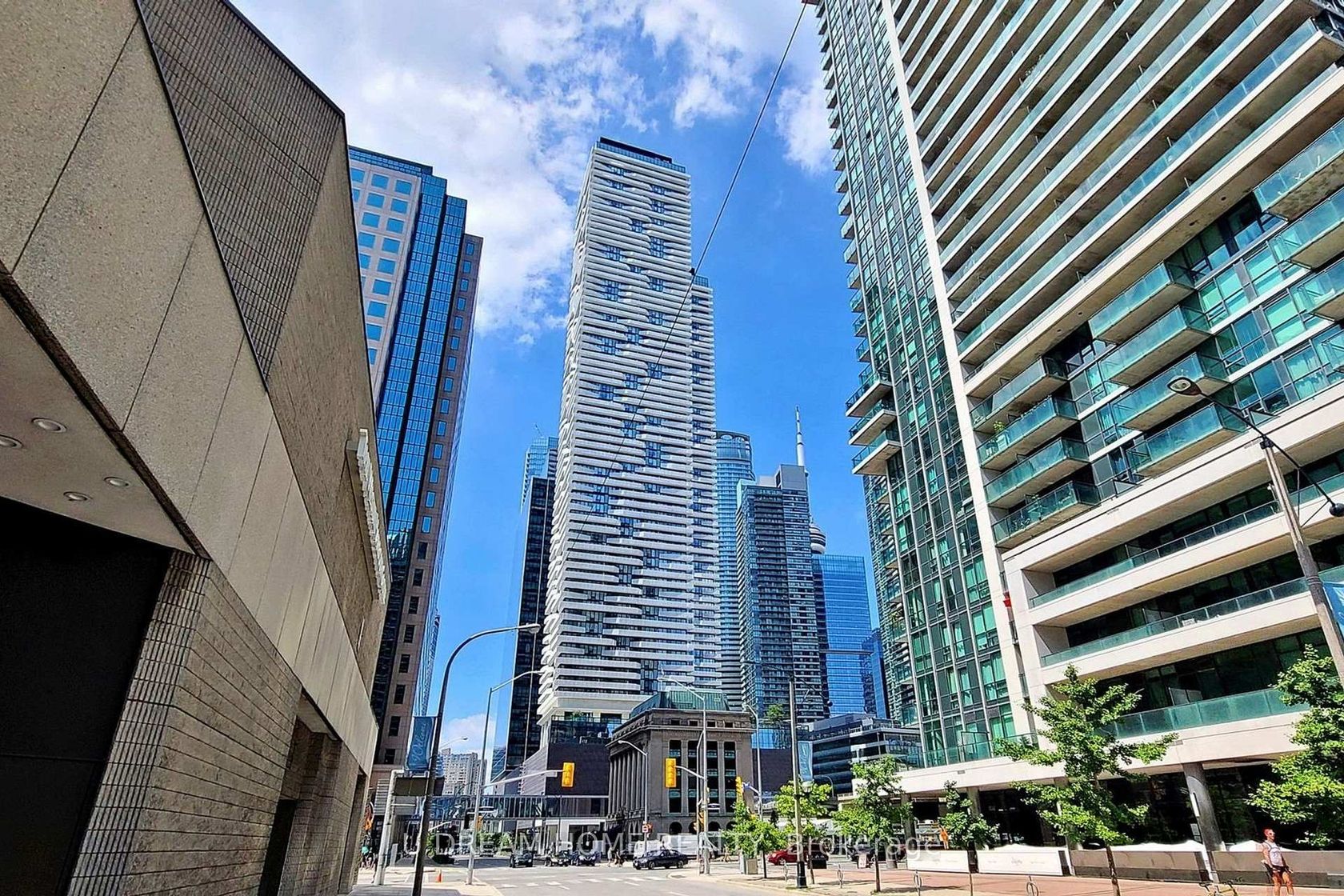 6110 - 88 Harbour Street, Waterfront Communities C1, Toronto photo number 2