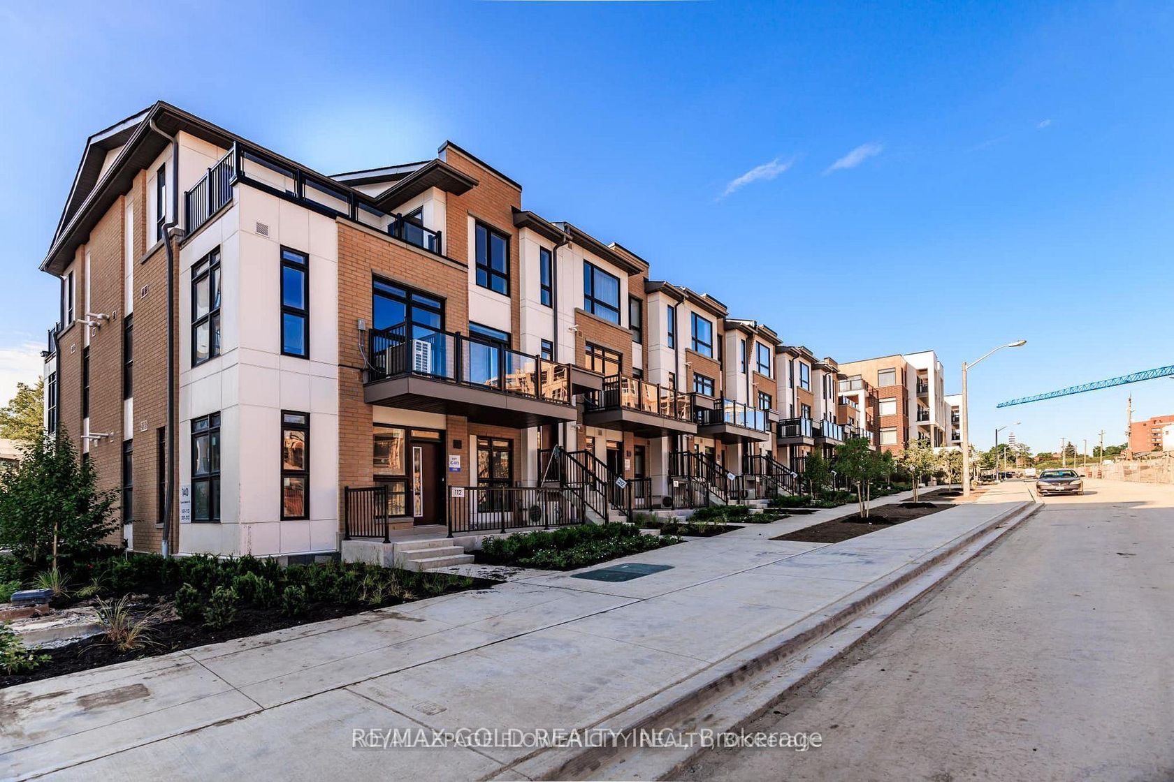 210 - 140 Canon Jackson Drive, Amesbury, Toronto photo 1