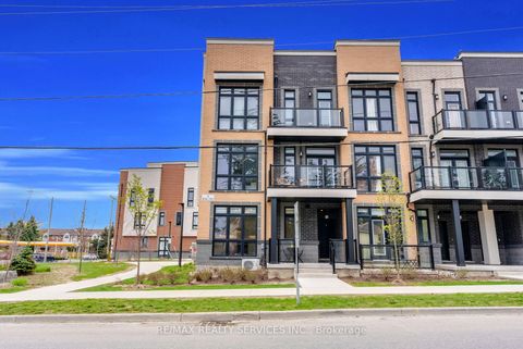 Photo 2 at 5 - 1 Bond Crescent, Oak Ridges, Richmond Hill