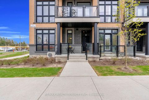 Photo 3 at 5 - 1 Bond Crescent, Oak Ridges, Richmond Hill