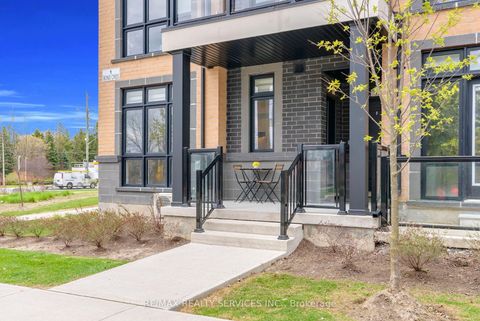 Photo 5 at 5 - 1 Bond Crescent, Oak Ridges, Richmond Hill