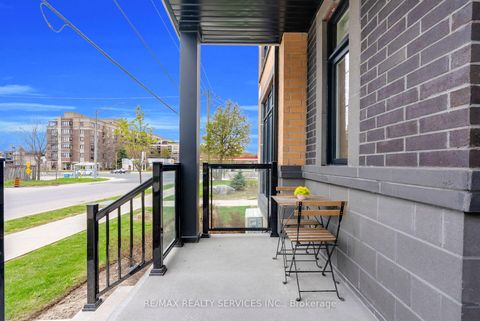 Photo 8 at 5 - 1 Bond Crescent, Oak Ridges, Richmond Hill