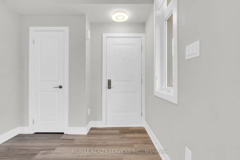 Photo 9 at 5 - 1 Bond Crescent, Oak Ridges, Richmond Hill