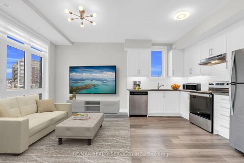 Photo 14 at 5 - 1 Bond Crescent, Oak Ridges, Richmond Hill