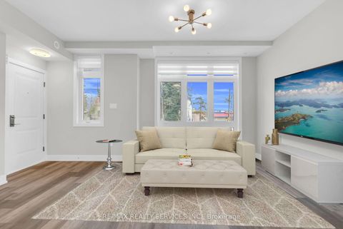 Photo 16 at 5 - 1 Bond Crescent, Oak Ridges, Richmond Hill