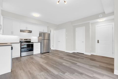 Photo 17 at 5 - 1 Bond Crescent, Oak Ridges, Richmond Hill