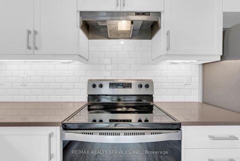 Photo 21 at 5 - 1 Bond Crescent, Oak Ridges, Richmond Hill