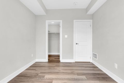 Photo 26 at 5 - 1 Bond Crescent, Oak Ridges, Richmond Hill