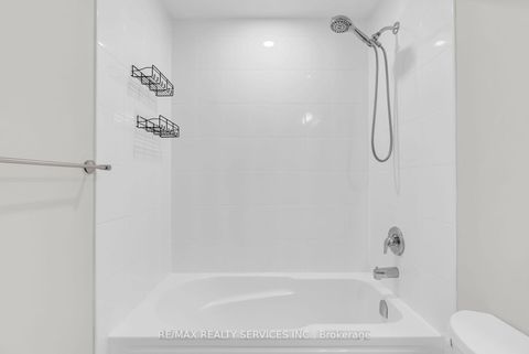 Photo 31 at 5 - 1 Bond Crescent, Oak Ridges, Richmond Hill