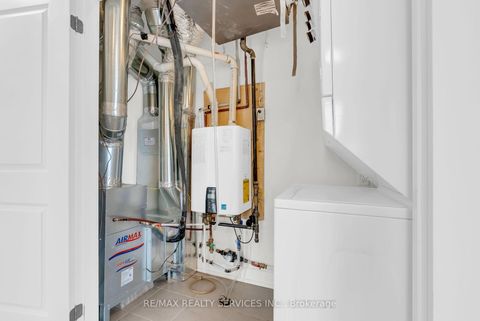 Photo 33 at 5 - 1 Bond Crescent, Oak Ridges, Richmond Hill