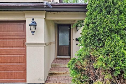 Photo 4 at 18 Mayvern Crescent, North Richvale, Richmond Hill